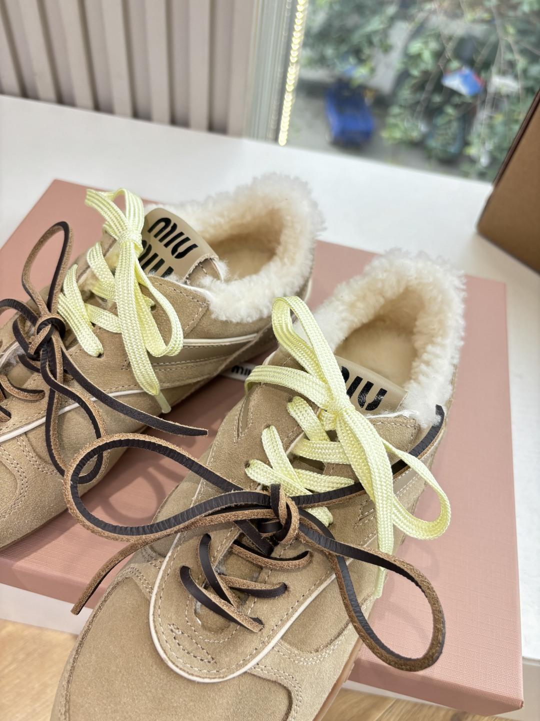 带飞机盒G086所见即所得顶级品质羊毛内里miumiu25秋冬新款厚底羊毛小白鞋简约造型，超轻原版开模鞋底，脚感妥妥满分
