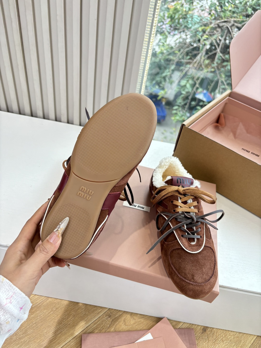 带飞机盒G086所见即所得顶级品质羊毛内里miumiu25秋冬新款厚底羊毛小白鞋简约造型，超轻原版开模鞋底，脚感妥妥满分