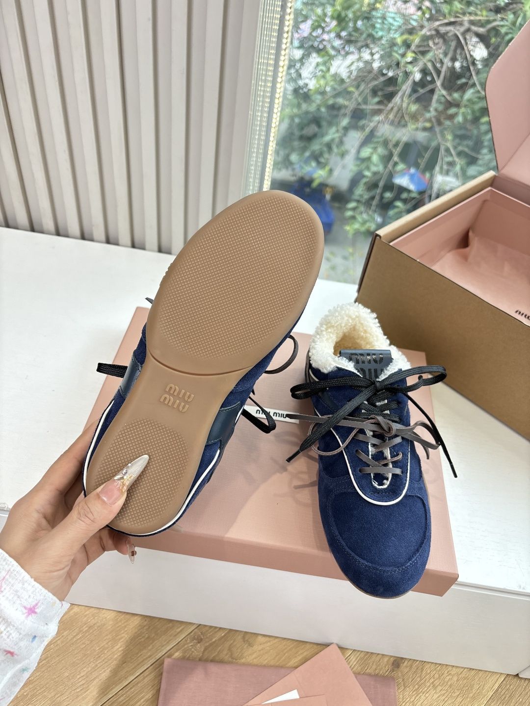 带飞机盒G086所见即所得顶级品质羊毛内里miumiu25秋冬新款厚底羊毛小白鞋简约造型，超轻原版开模鞋底，脚感妥妥满分