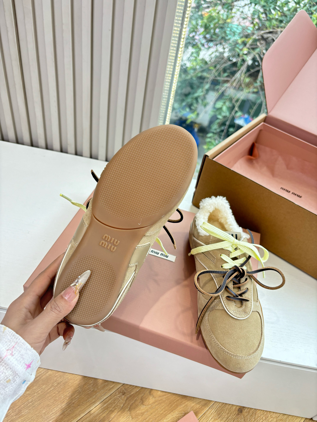 带飞机盒G086所见即所得顶级品质羊毛内里miumiu25秋冬新款厚底羊毛小白鞋简约造型，超轻原版开模鞋底，脚感妥妥满分