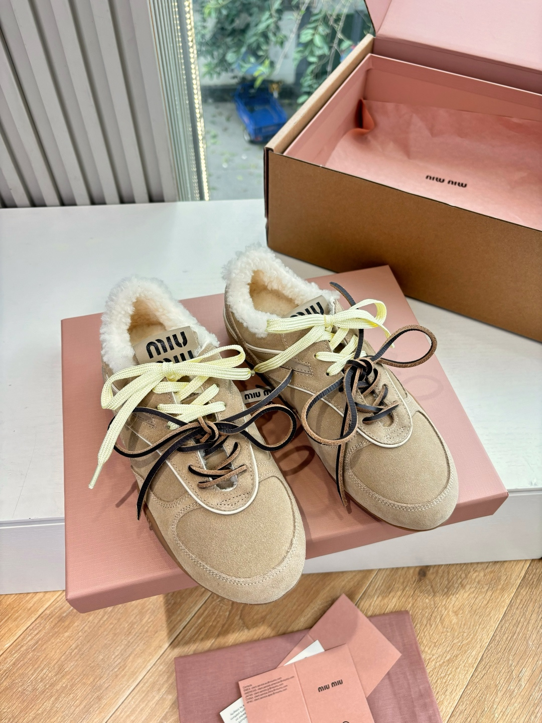 带飞机盒G086所见即所得顶级品质羊毛内里miumiu25秋冬新款厚底羊毛小白鞋简约造型，超轻原版开模鞋底，脚感妥妥满分