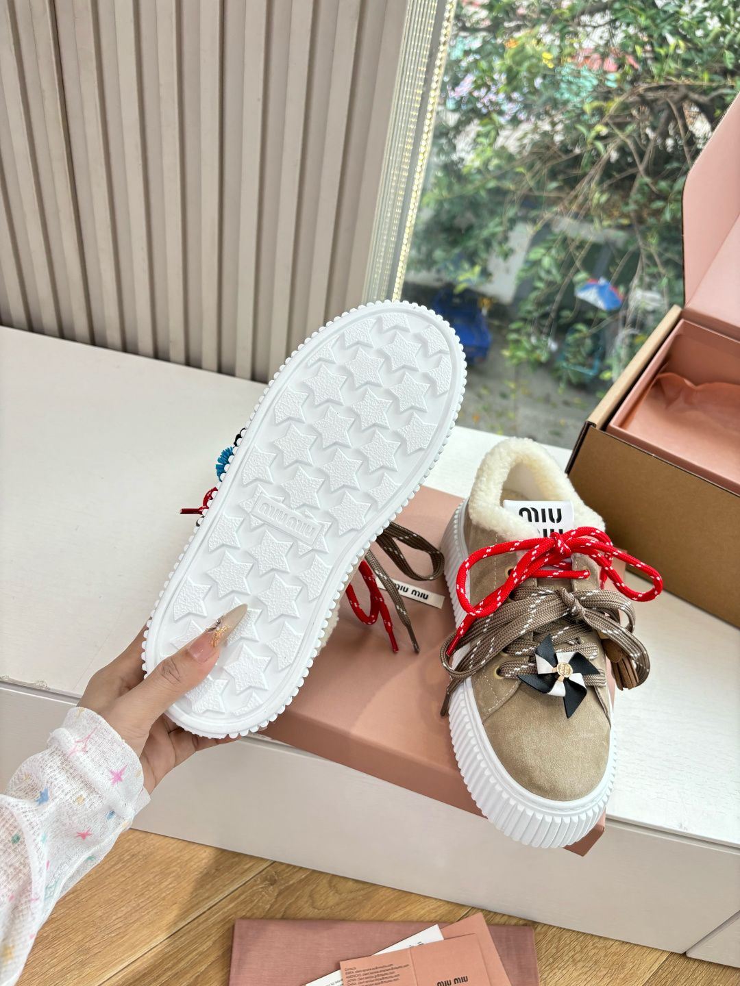 有量有价G049所见即所得顶级品质小风车羊毛内里miumiu25秋冬新款厚底 小白鞋 羊毛小白鞋 简约造型，超轻原版开模