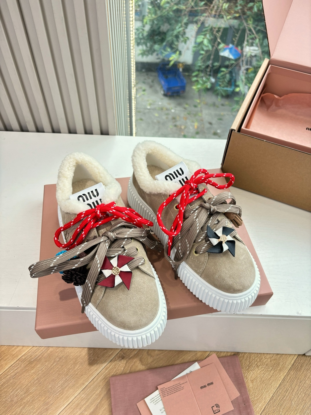 有量有价G049所见即所得顶级品质小风车羊毛内里miumiu25秋冬新款厚底 小白鞋 羊毛小白鞋 简约造型，超轻原版开模