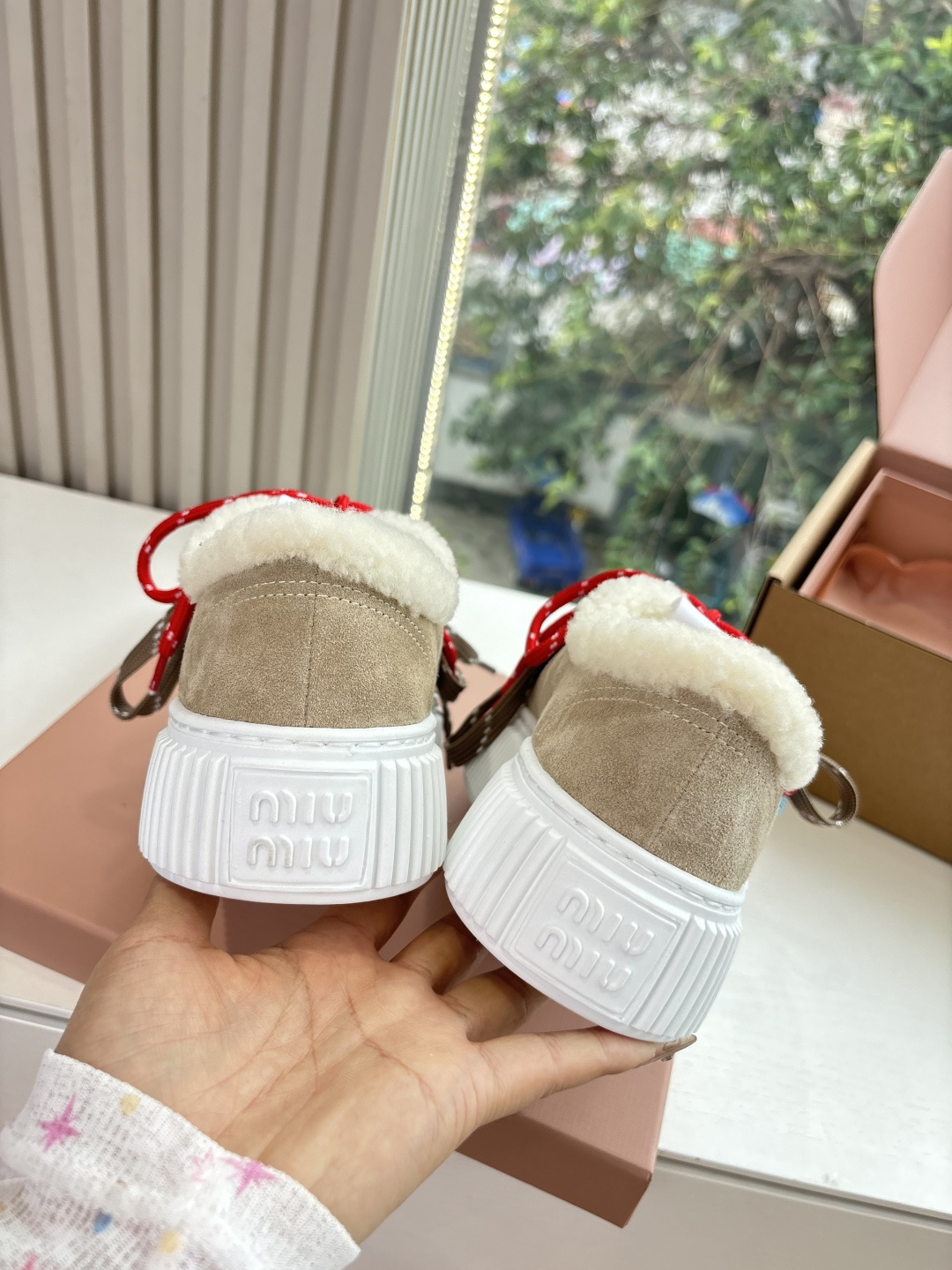 有量有价G049所见即所得顶级品质小风车羊毛内里miumiu25秋冬新款厚底 小白鞋 羊毛小白鞋 简约造型，超轻原版开模
