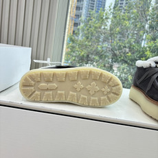 G036所见即所得代购级别市面最高版本 PRADA 普拉达秋冬新款△三角标一脚蹬羊毛鞋,厚底靴 雪地靴 双色擦色牛绒真羊 G036所见即所得代购级别市面最高版本 PRADA 普拉达秋冬新款△三角标一脚蹬羊毛鞋,厚底靴 雪地靴 双色擦色牛绒真羊