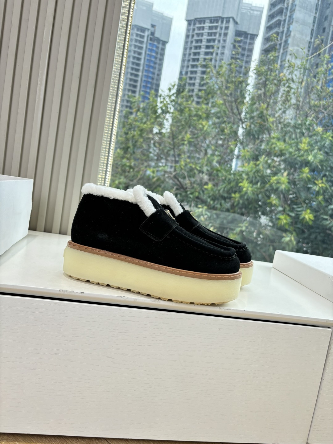 G036所见即所得代购级别市面最高版本 PRADA 普拉达秋冬新款△三角标一脚蹬羊毛鞋，厚底靴 雪地靴 双色擦色牛绒真羊