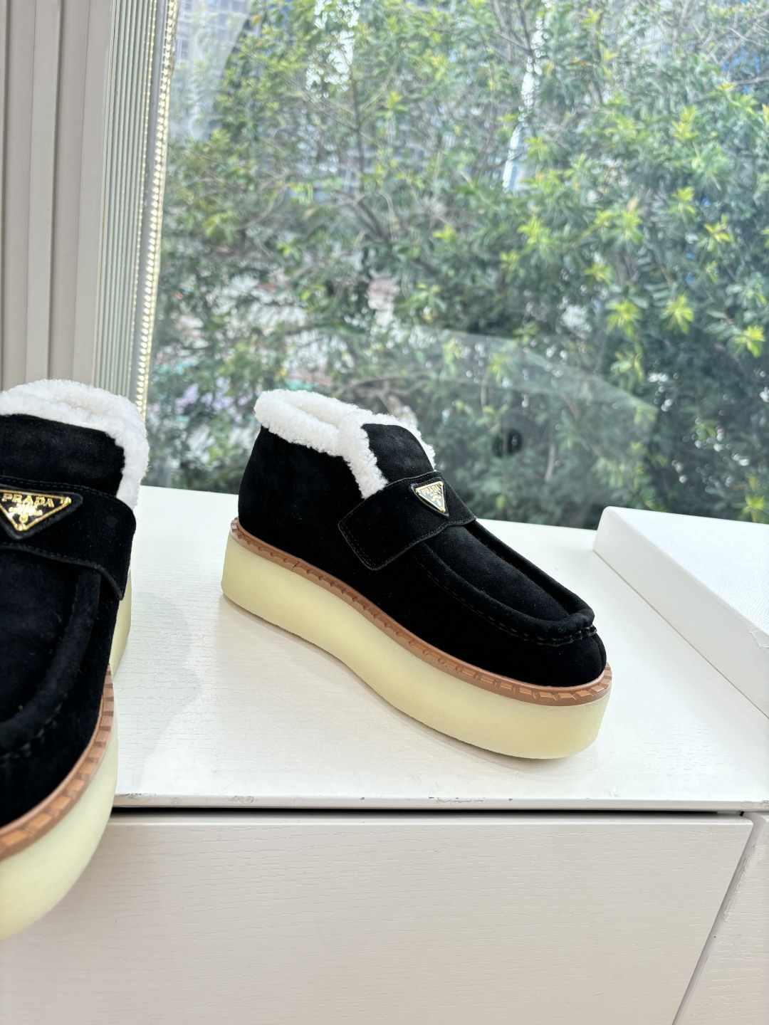 G036所见即所得代购级别市面最高版本 PRADA 普拉达秋冬新款△三角标一脚蹬羊毛鞋，厚底靴 雪地靴 双色擦色牛绒真羊