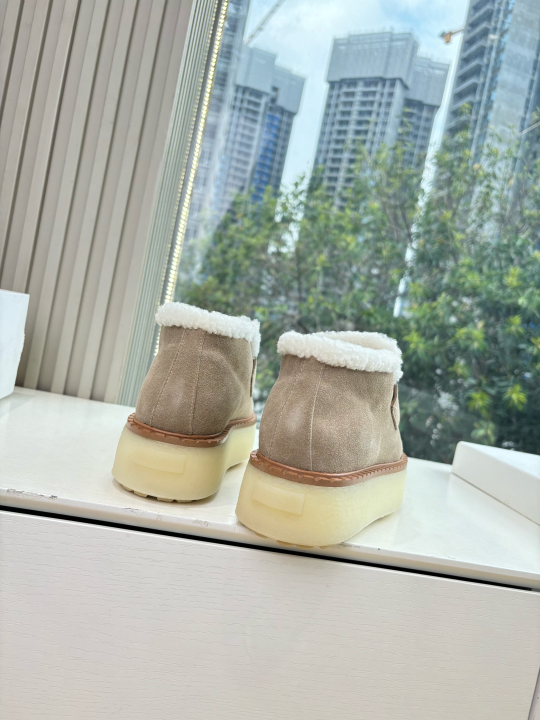 G036所见即所得代购级别市面最高版本 PRADA 普拉达秋冬新款△三角标一脚蹬羊毛鞋,厚底靴 雪地靴 双色擦色牛绒真羊 G036所见即所得代购级别市面最高版本 PRADA 普拉达秋冬新款△三角标一脚蹬羊毛鞋,厚底靴 雪地靴 双色擦色牛绒真羊