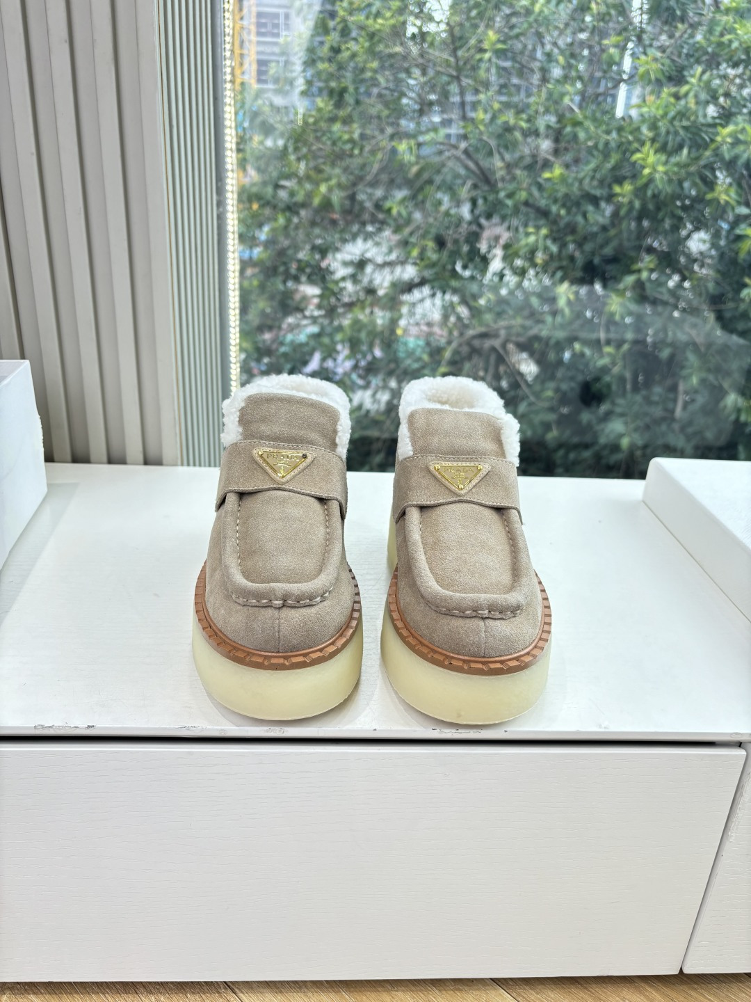 G036所见即所得代购级别市面最高版本 PRADA 普拉达秋冬新款△三角标一脚蹬羊毛鞋，厚底靴 雪地靴 双色擦色牛绒真羊