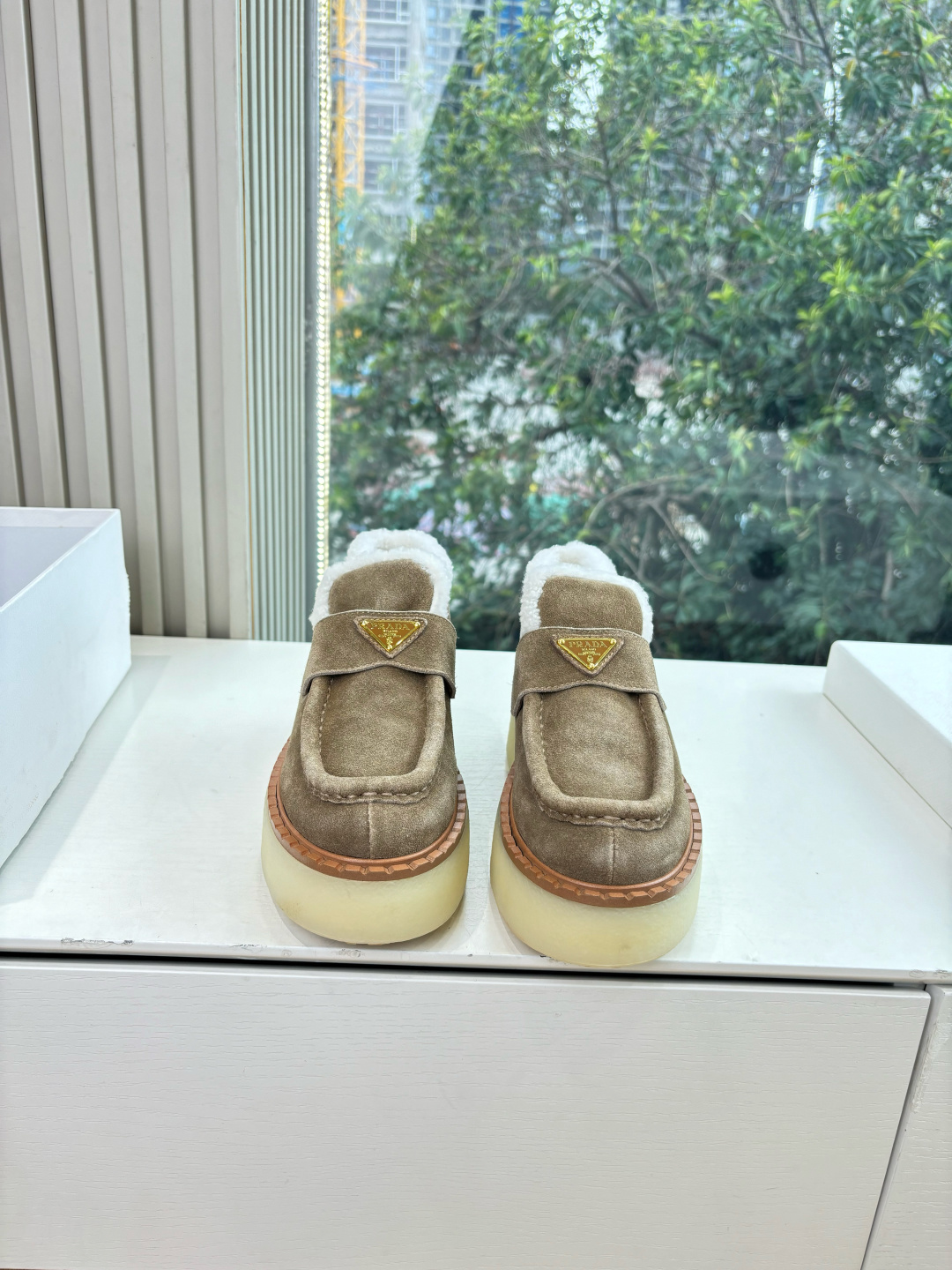 G036所见即所得代购级别市面最高版本 PRADA 普拉达秋冬新款△三角标一脚蹬羊毛鞋，厚底靴 雪地靴 双色擦色牛绒真羊