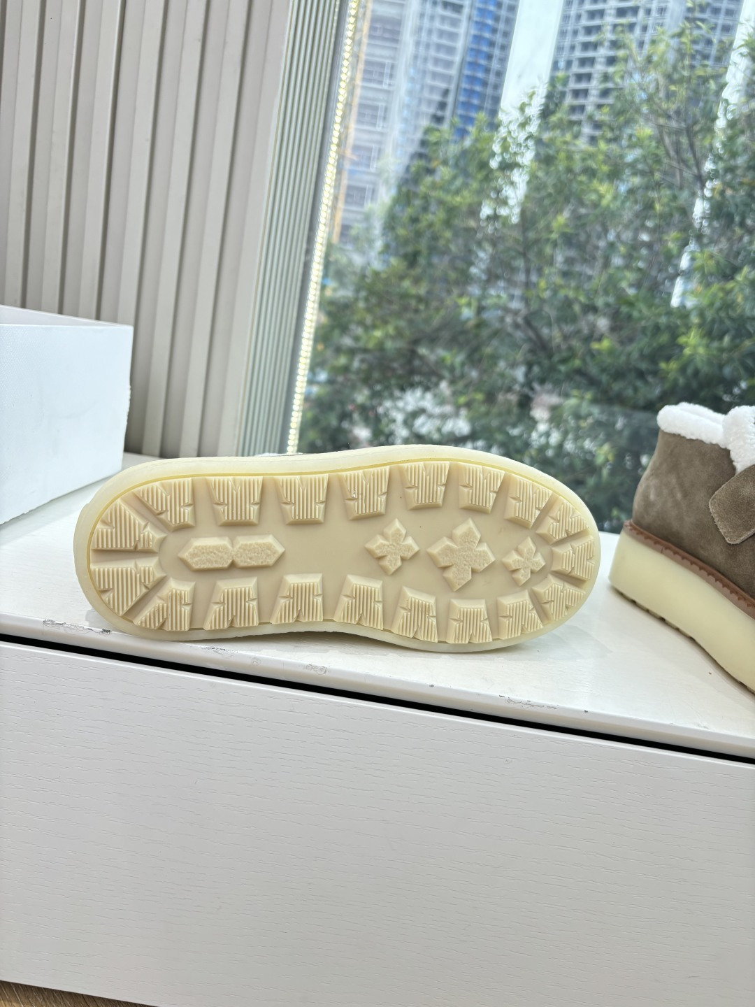 G036所见即所得代购级别市面最高版本 PRADA 普拉达秋冬新款△三角标一脚蹬羊毛鞋，厚底靴 雪地靴 双色擦色牛绒真羊
