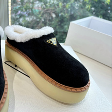 G036所见即所得代购级别市面最高版本 PRADA 普拉达秋冬新款△三角标一脚蹬羊毛鞋,厚底靴 雪地靴 双色擦色牛绒真羊 G036所见即所得代购级别市面最高版本 PRADA 普拉达秋冬新款△三角标一脚蹬羊毛鞋,厚底靴 雪地靴 双色擦色牛绒真羊