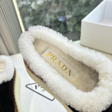 G036所见即所得代购级别市面最高版本 PRADA 普拉达秋冬新款△三角标一脚蹬羊毛鞋,厚底靴 雪地靴 双色擦色牛绒真羊 G036所见即所得代购级别市面最高版本 PRADA 普拉达秋冬新款△三角标一脚蹬羊毛鞋,厚底靴 雪地靴 双色擦色牛绒真羊