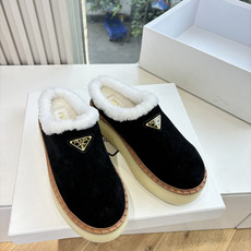 G036所见即所得代购级别市面最高版本 PRADA 普拉达秋冬新款△三角标一脚蹬羊毛鞋,厚底靴 雪地靴 双色擦色牛绒真羊 G036所见即所得代购级别市面最高版本 PRADA 普拉达秋冬新款△三角标一脚蹬羊毛鞋,厚底靴 雪地靴 双色擦色牛绒真羊