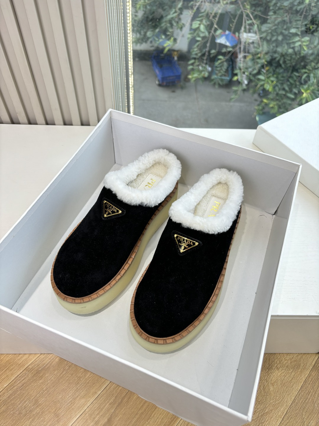 G036所见即所得代购级别市面最高版本 PRADA 普拉达秋冬新款△三角标一脚蹬羊毛鞋，厚底靴 雪地靴 双色擦色牛绒真羊