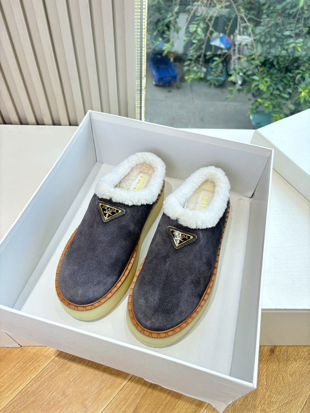 G036所见即所得代购级别市面最高版本 PRADA 普拉达秋冬新款△三角标一脚蹬羊毛鞋，厚底靴 雪地靴 双色擦色牛绒真羊