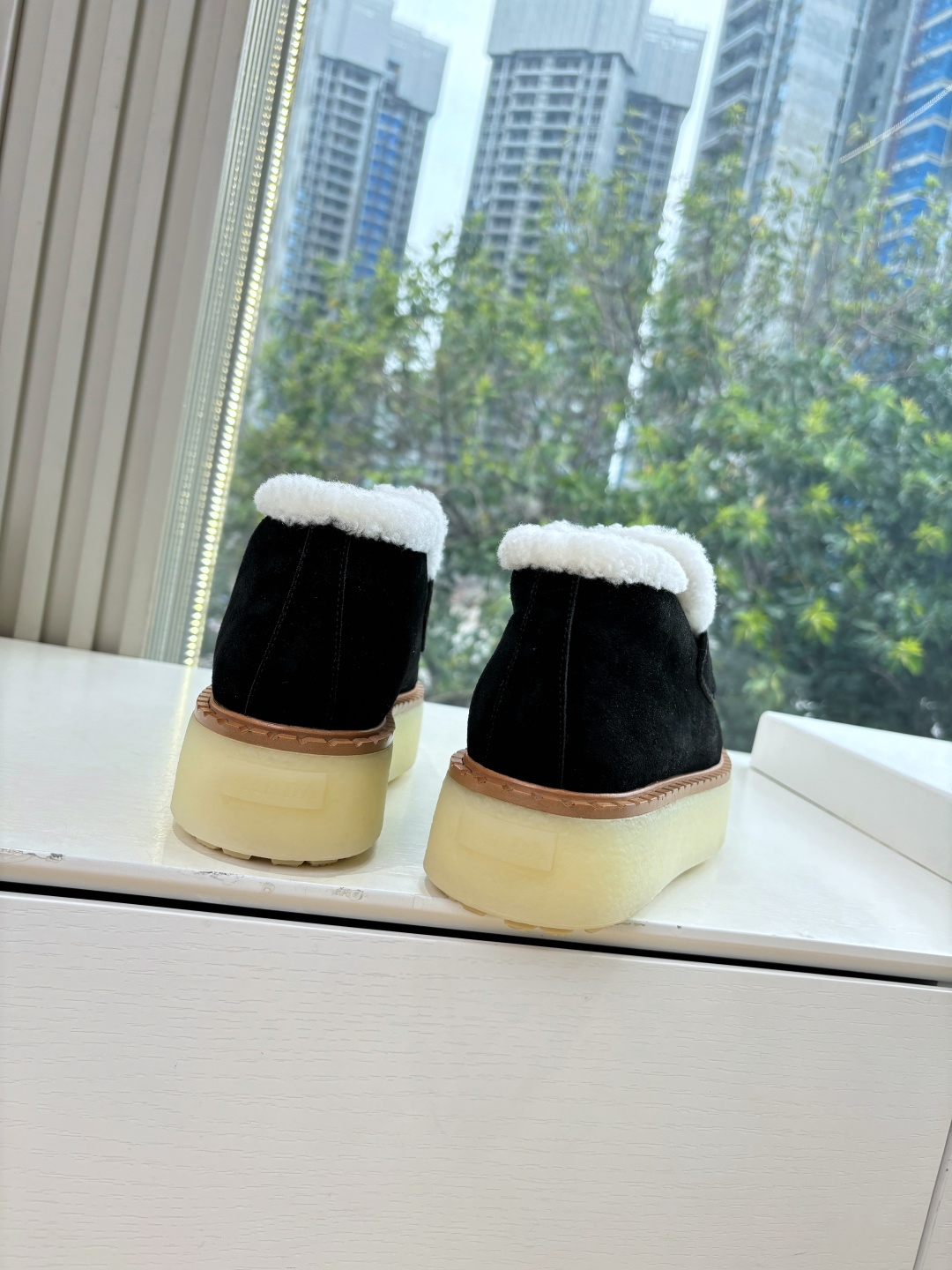G036所见即所得代购级别市面最高版本 PRADA 普拉达秋冬新款△三角标一脚蹬羊毛鞋，厚底靴 雪地靴 双色擦色牛绒真羊