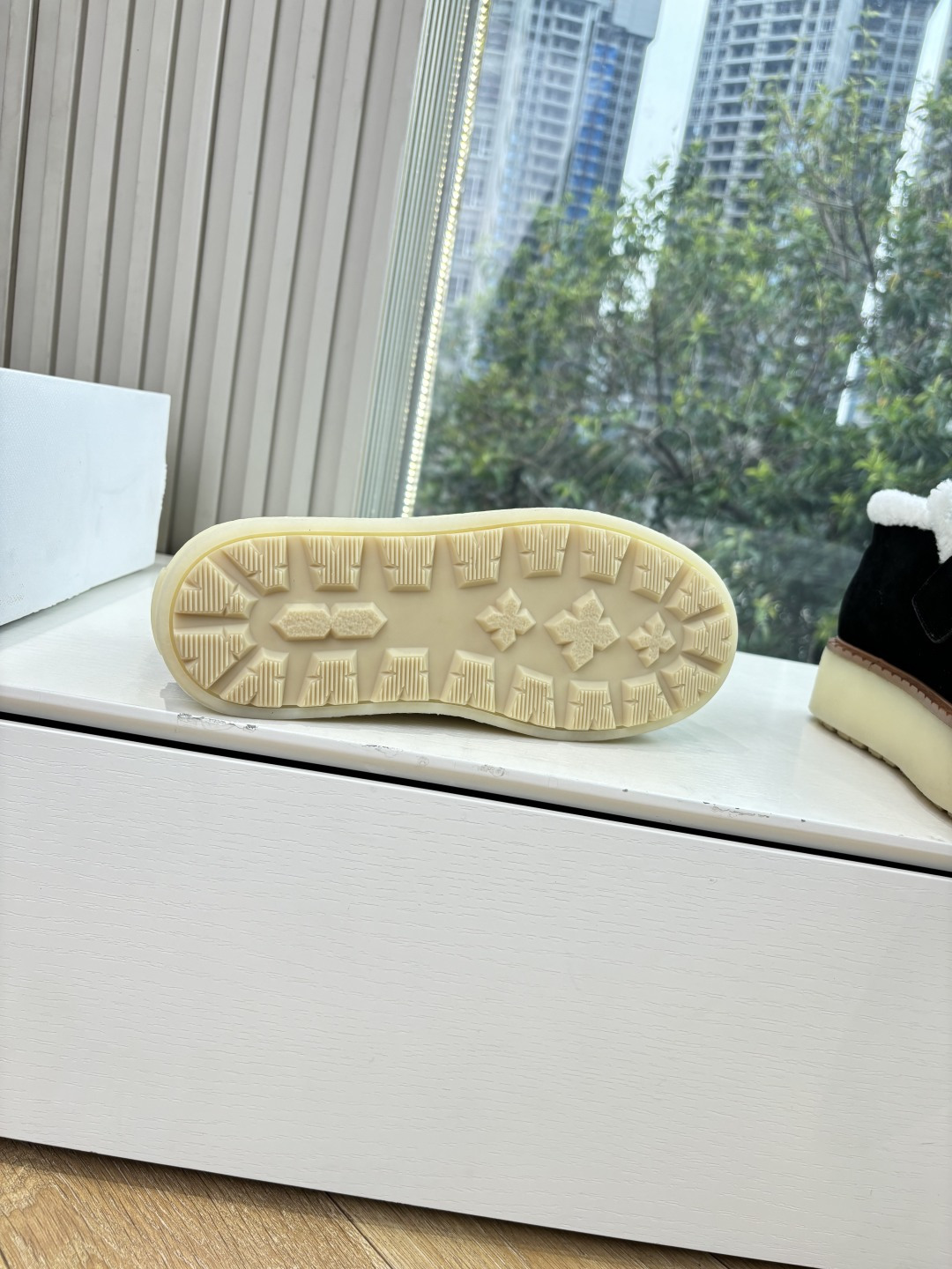 G036所见即所得代购级别市面最高版本 PRADA 普拉达秋冬新款△三角标一脚蹬羊毛鞋，厚底靴 雪地靴 双色擦色牛绒真羊