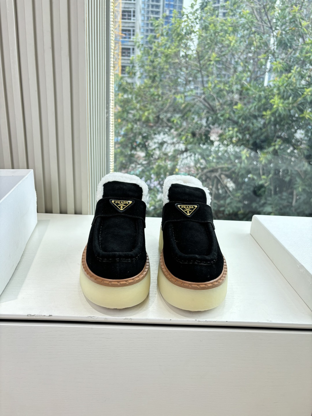 G036所见即所得代购级别市面最高版本 PRADA 普拉达秋冬新款△三角标一脚蹬羊毛鞋，厚底靴 雪地靴 双色擦色牛绒真羊