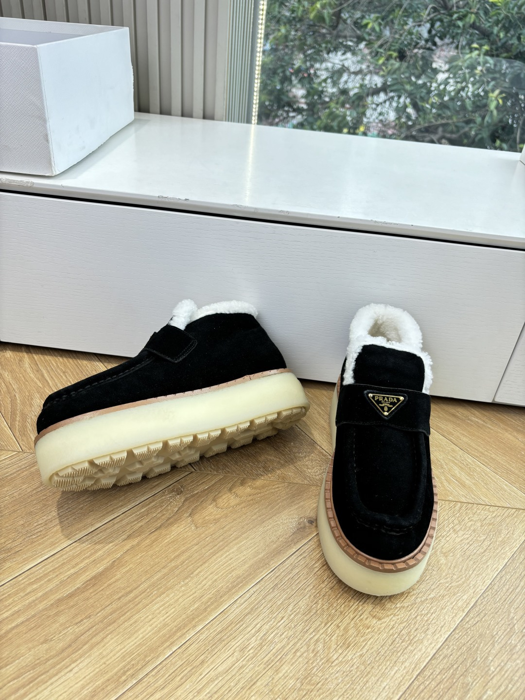 G036所见即所得代购级别市面最高版本 PRADA 普拉达秋冬新款△三角标一脚蹬羊毛鞋，厚底靴 雪地靴 双色擦色牛绒真羊