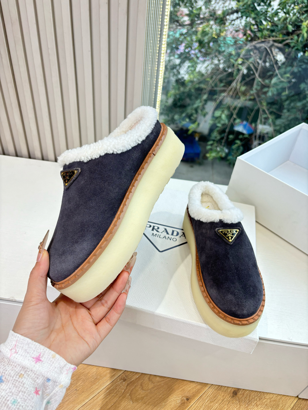 G036所见即所得代购级别市面最高版本 PRADA 普拉达秋冬新款△三角标一脚蹬羊毛鞋,厚底靴 雪地靴 双色擦色牛绒真羊 G036所见即所得代购级别市面最高版本 PRADA 普拉达秋冬新款△三角标一脚蹬羊毛鞋,厚底靴 雪地靴 双色擦色牛绒真羊