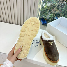 G036所见即所得代购级别市面最高版本 PRADA 普拉达秋冬新款△三角标一脚蹬羊毛鞋,厚底靴 雪地靴 双色擦色牛绒真羊 G036所见即所得代购级别市面最高版本 PRADA 普拉达秋冬新款△三角标一脚蹬羊毛鞋,厚底靴 雪地靴 双色擦色牛绒真羊