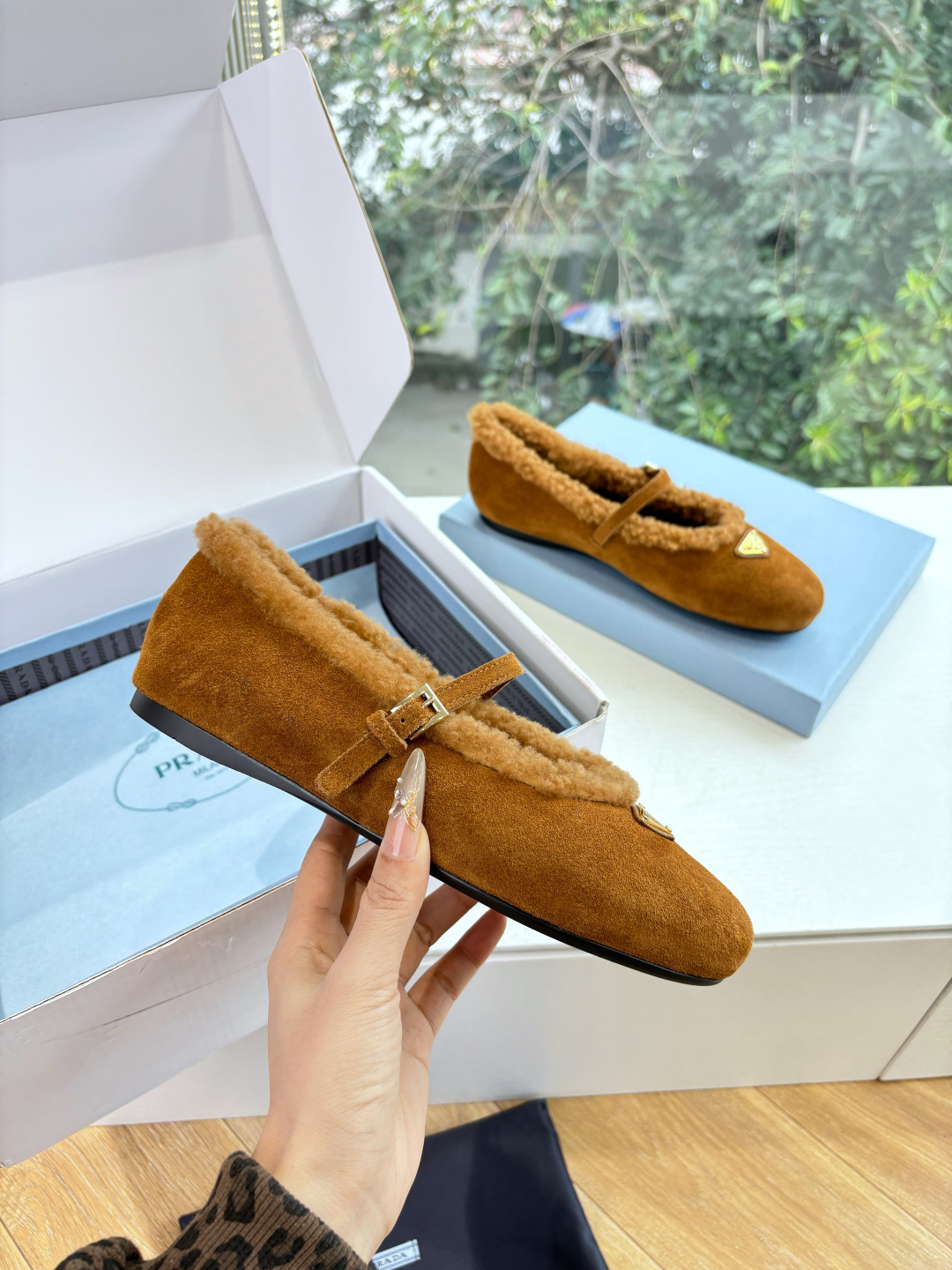 ➕对版飞机盒G887prada普拉达2025最新玛丽珍乐福鞋单鞋复古时髦鞋面，让整双鞋轻便舒适 鲜艳色彩 满足不同风格时