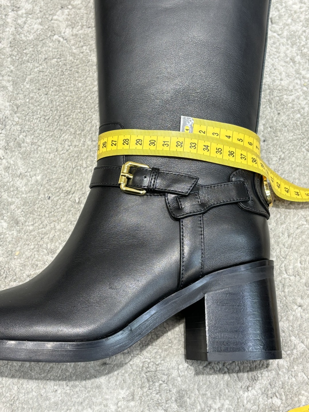 G678新款华伦天奴VALENTINO骑士靴带配以复古黄铜做旧效果VLOGO SIGNATURE搭扣开合 VALENTI