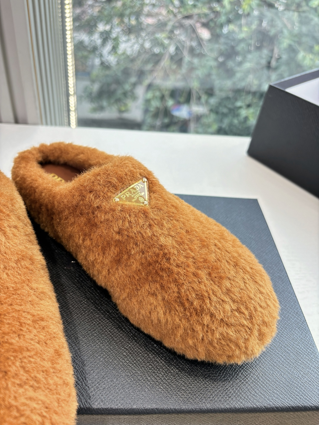 G036所见即所得代购级别市面最高版本 PRADA 普拉达秋冬新款△三角标一脚蹬羊毛鞋,厚底靴 雪地靴 双色擦色牛绒真羊 G036所见即所得代购级别市面最高版本 PRADA 普拉达秋冬新款△三角标一脚蹬羊毛鞋,厚底靴 雪地靴 双色擦色牛绒真羊