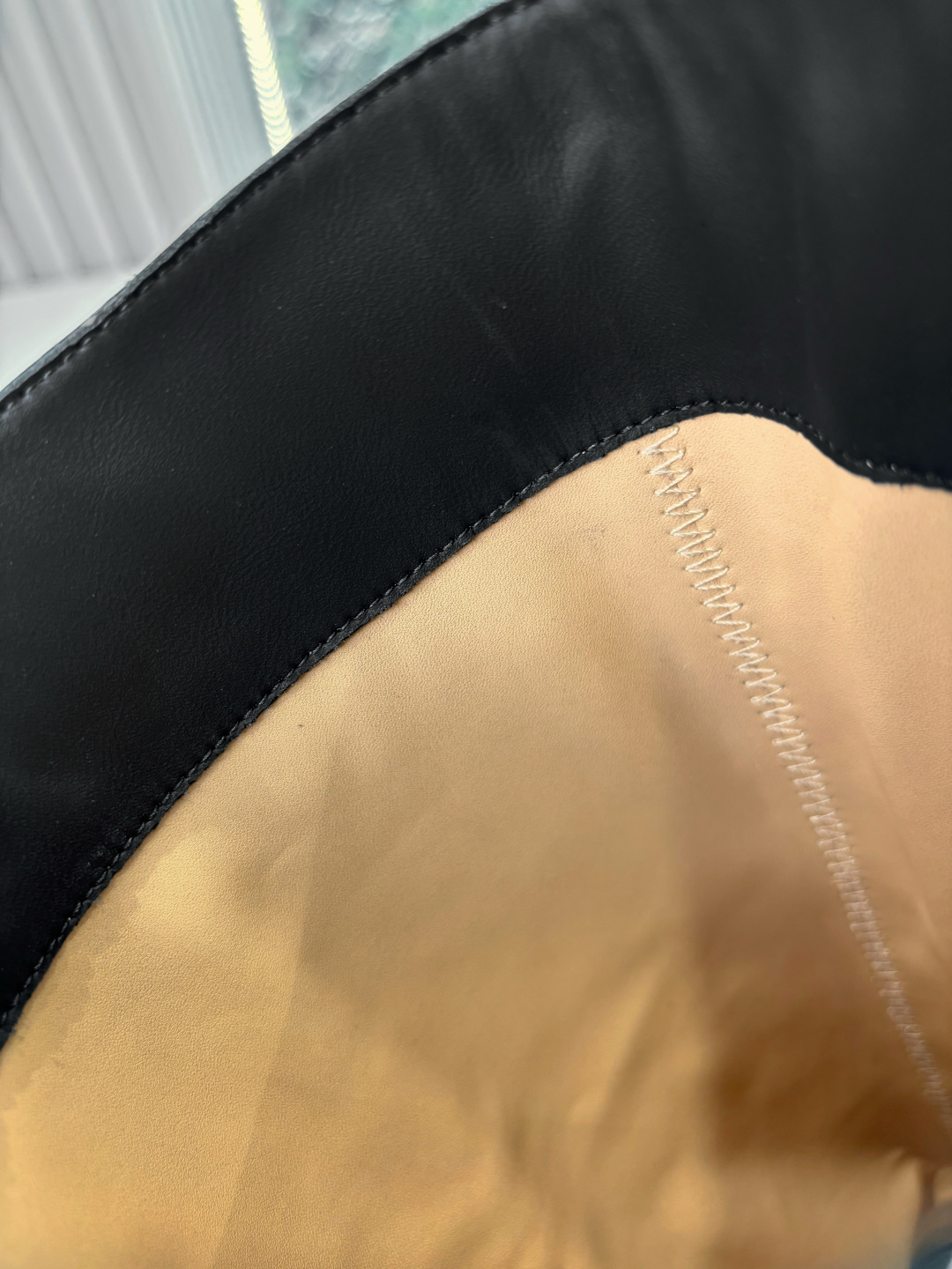G678新款华伦天奴VALENTINO骑士靴带配以复古黄铜做旧效果VLOGO SIGNATURE搭扣开合 VALENTI