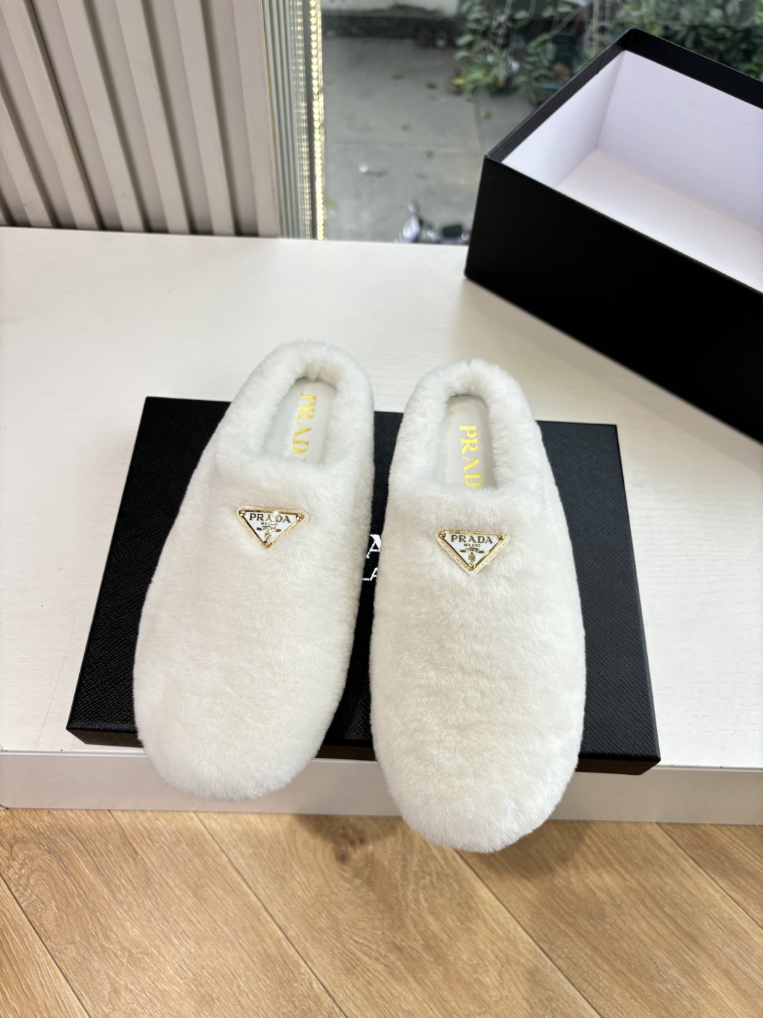 G036所见即所得代购级别市面最高版本 PRADA 普拉达秋冬新款△三角标一脚蹬羊毛鞋,厚底靴 雪地靴 双色擦色牛绒真羊 G036所见即所得代购级别市面最高版本 PRADA 普拉达秋冬新款△三角标一脚蹬羊毛鞋,厚底靴 雪地靴 双色擦色牛绒真羊