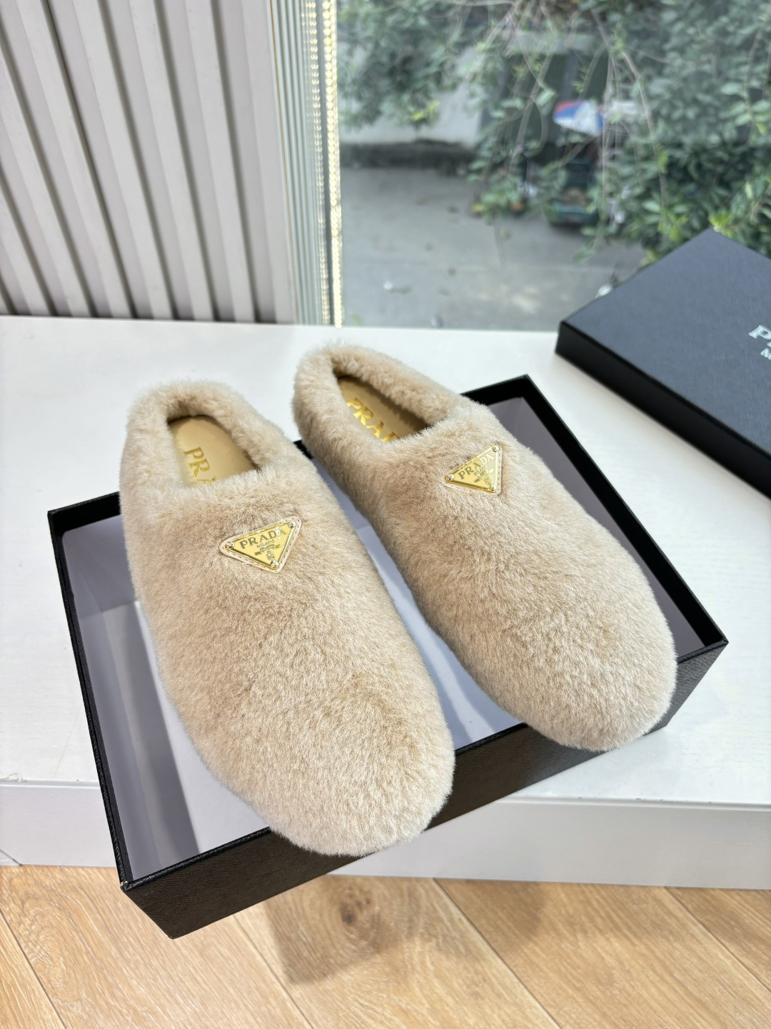 G036所见即所得代购级别市面最高版本 PRADA 普拉达秋冬新款△三角标一脚蹬羊毛鞋，厚底靴 雪地靴 双色擦色牛绒真羊