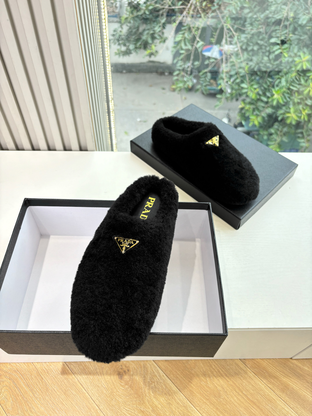 G036所见即所得代购级别市面最高版本 PRADA 普拉达秋冬新款△三角标一脚蹬羊毛鞋,厚底靴 雪地靴 双色擦色牛绒真羊 G036所见即所得代购级别市面最高版本 PRADA 普拉达秋冬新款△三角标一脚蹬羊毛鞋,厚底靴 雪地靴 双色擦色牛绒真羊