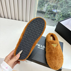 G036所见即所得代购级别市面最高版本 PRADA 普拉达秋冬新款△三角标一脚蹬羊毛鞋,厚底靴 雪地靴 双色擦色牛绒真羊 G036所见即所得代购级别市面最高版本 PRADA 普拉达秋冬新款△三角标一脚蹬羊毛鞋,厚底靴 雪地靴 双色擦色牛绒真羊