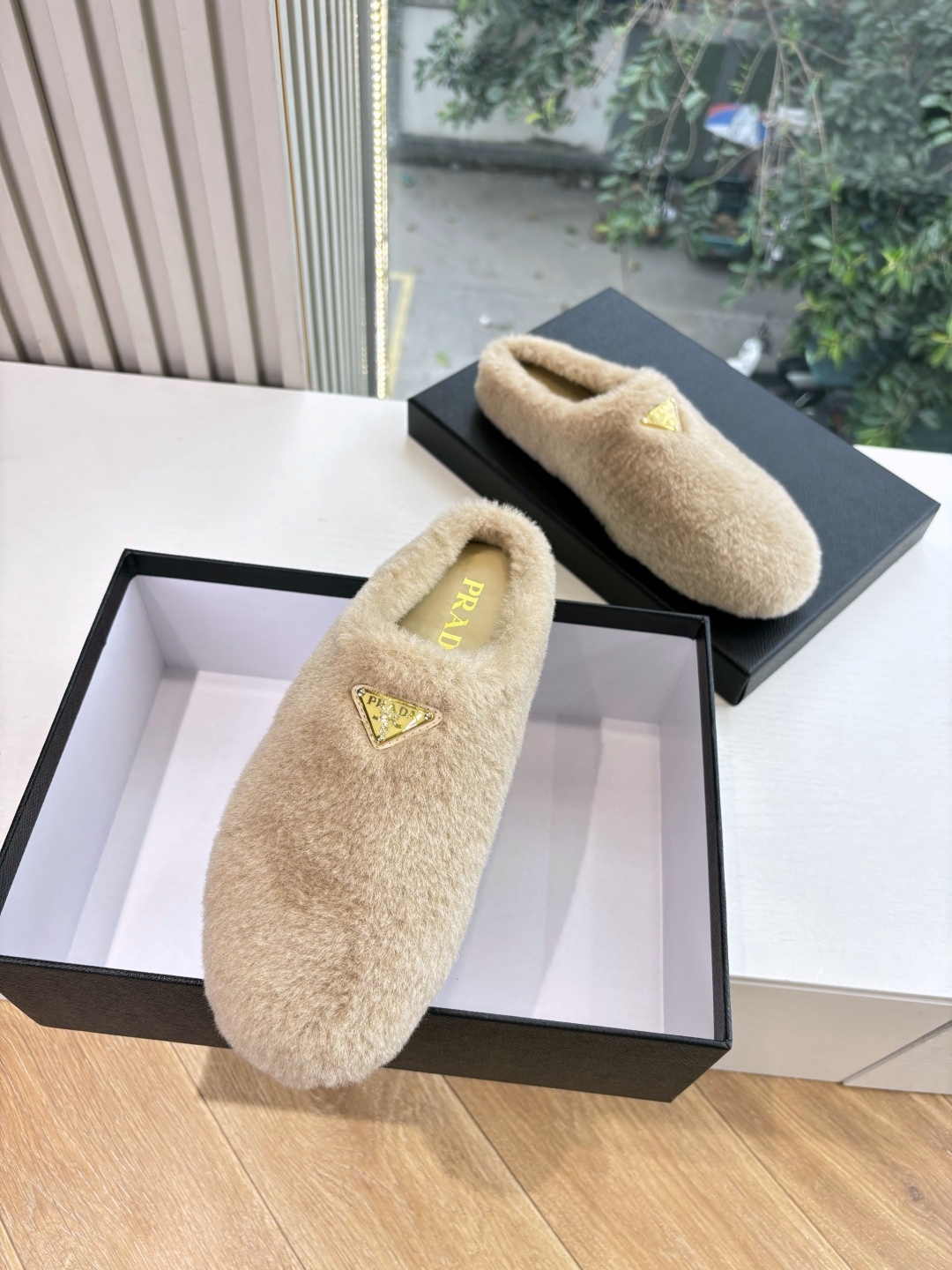 G036所见即所得代购级别市面最高版本 PRADA 普拉达秋冬新款△三角标一脚蹬羊毛鞋,厚底靴 雪地靴 双色擦色牛绒真羊 G036所见即所得代购级别市面最高版本 PRADA 普拉达秋冬新款△三角标一脚蹬羊毛鞋,厚底靴 雪地靴 双色擦色牛绒真羊