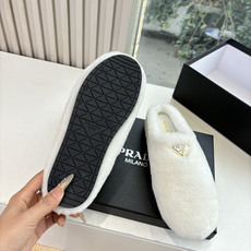 G036所见即所得代购级别市面最高版本 PRADA 普拉达秋冬新款△三角标一脚蹬羊毛鞋,厚底靴 雪地靴 双色擦色牛绒真羊 G036所见即所得代购级别市面最高版本 PRADA 普拉达秋冬新款△三角标一脚蹬羊毛鞋,厚底靴 雪地靴 双色擦色牛绒真羊