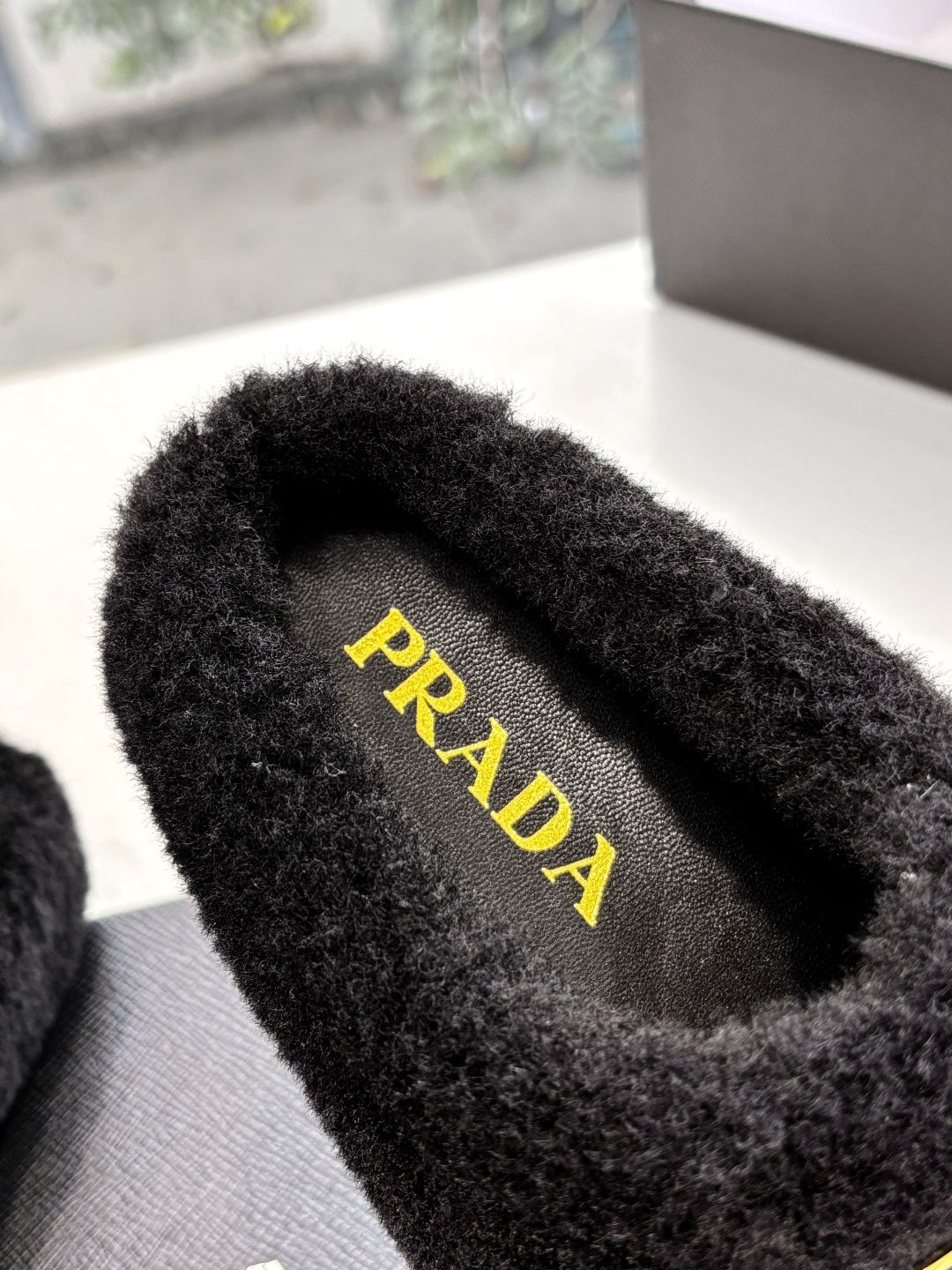 G036所见即所得代购级别市面最高版本 PRADA 普拉达秋冬新款△三角标一脚蹬羊毛鞋,厚底靴 雪地靴 双色擦色牛绒真羊 G036所见即所得代购级别市面最高版本 PRADA 普拉达秋冬新款△三角标一脚蹬羊毛鞋,厚底靴 雪地靴 双色擦色牛绒真羊
