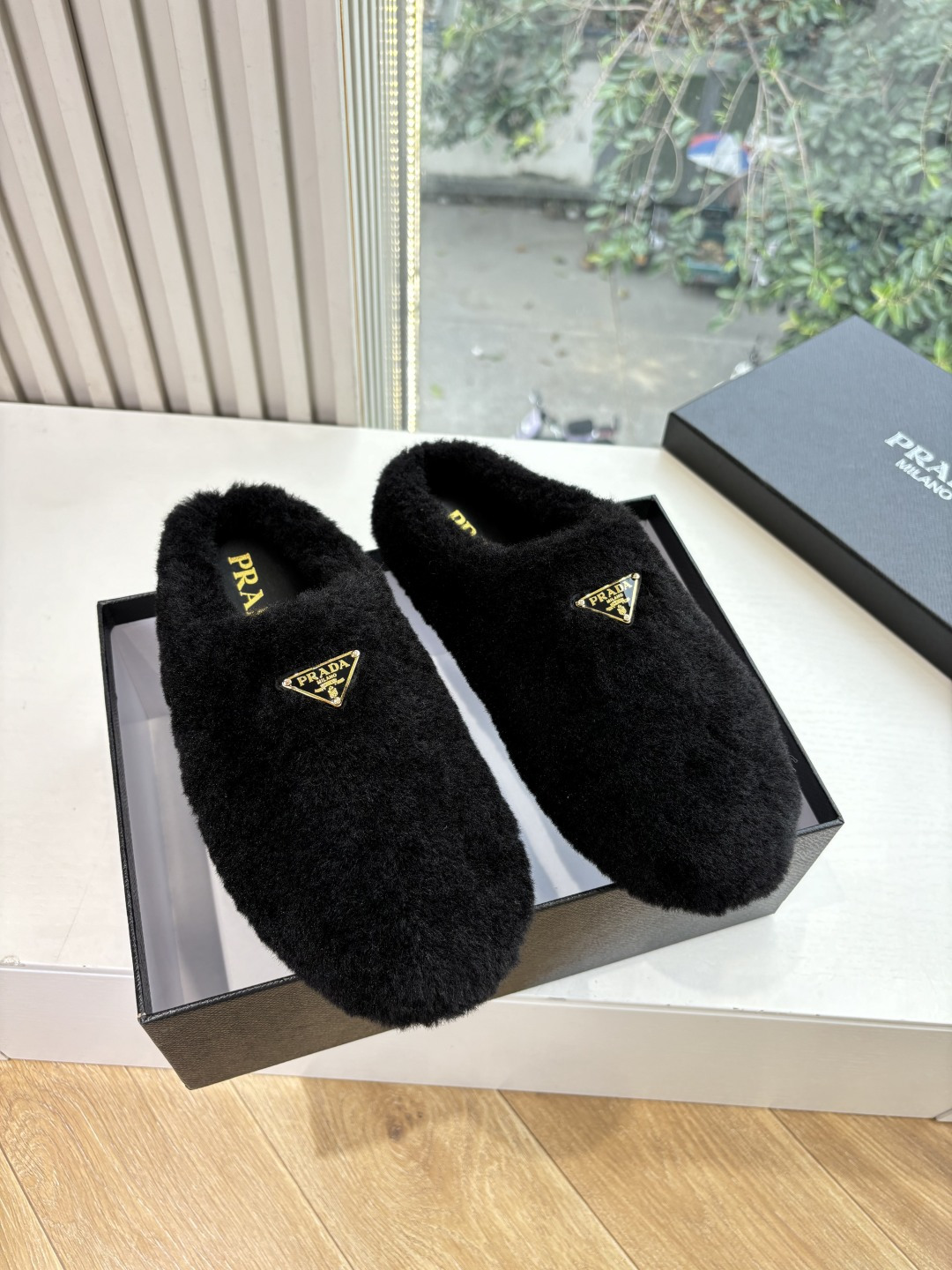 G036所见即所得代购级别市面最高版本 PRADA 普拉达秋冬新款△三角标一脚蹬羊毛鞋，厚底靴 雪地靴 双色擦色牛绒真羊