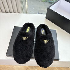 G036所见即所得代购级别市面最高版本 PRADA 普拉达秋冬新款△三角标一脚蹬羊毛鞋,厚底靴 雪地靴 双色擦色牛绒真羊 G036所见即所得代购级别市面最高版本 PRADA 普拉达秋冬新款△三角标一脚蹬羊毛鞋,厚底靴 雪地靴 双色擦色牛绒真羊