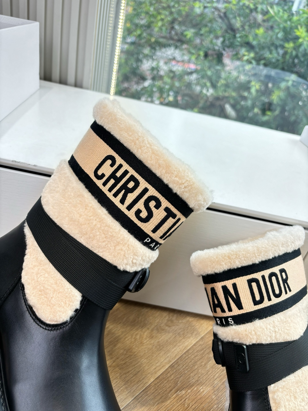 G133Miss Dior 迪奥 CD 秋冬长靴 Miss Dior 迪奥 CD秋冬最新色高定海报款D-Major电绣拼