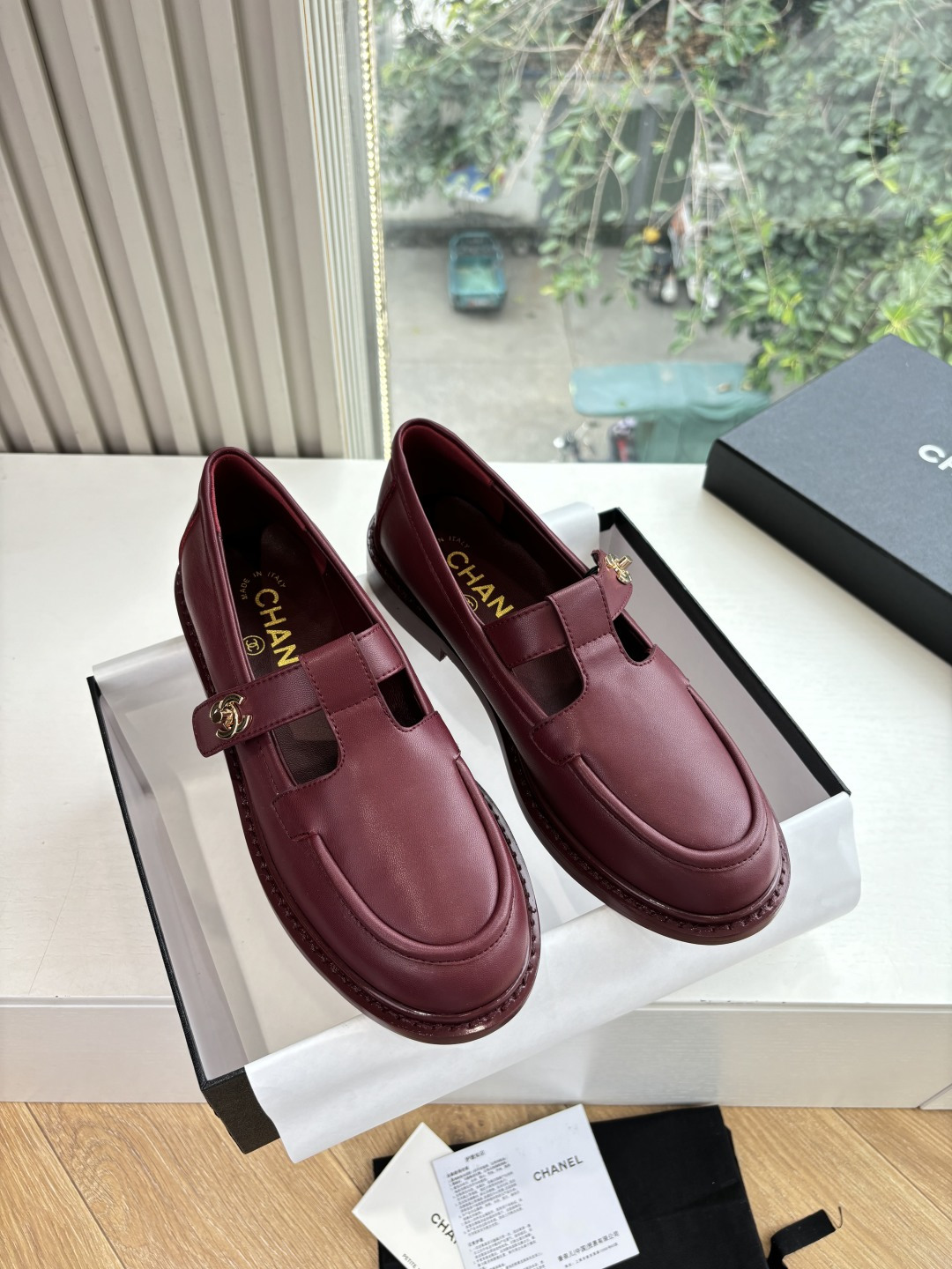 NO:592289,G302 WYSIWYG purchasing grade CHANE*25s little Chanel new hot-selling Mary Jane shoes are properly reserved for your own use!  !  Much more comfortable than the classic Slingback!  Every color is a whitening tool that makes your feet look whiter! So cute! Another popular fragrance~ Material original sheepskin/original material lining original sheepskin lining outsole genuine leather sole code number: 35-39/(40/41.42 customized, non-returnable and non-exchangeable), loafers, chanel, chanel, loafers, mary jane, sheepskin19860909G302所见即所得代购级CHANE*25s小香奈儿新款爆品玛丽珍单鞋妥妥的自留款！！比经典款Slingback舒服太多啦！每个颜色上脚都很显白 的显白利器!好嗲啊!又是火爆的小香~ 材质原版羊皮/原版材质 内里原版内里羊皮 大底真皮鞋底 码数:35-39/(40/41.42定制不退不换),乐福鞋,chanel,chanel,loafers,mary jane,sheepskin,Women's Shoes