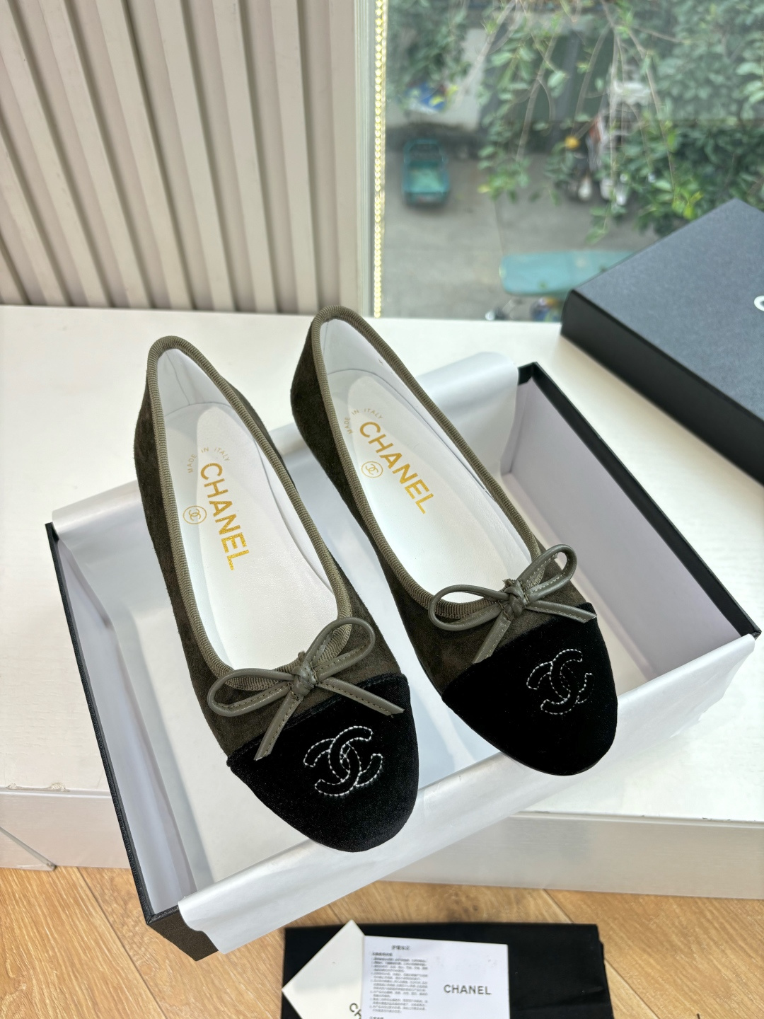 NO:592285,G302 WYSIWYG purchasing grade CHANE*25s little Chanel new hot-selling Mary Jane shoes are properly reserved for your own use!  !  Much more comfortable than the classic Slingback!  Every color is a whitening tool that makes your feet look whiter! So cute! Another popular fragrance~ Material original frosted lining Original sheepskin lining Outsole Genuine leather sole Code number: 35-39/(40/41 customized, non-returnable and non-exchangeable), single shoes, chanel, chanel, mary jane, sheepskin19860909G302所见即所得代购级CHANE*25s小香奈儿新款爆品玛丽珍单鞋妥妥的自留款！！比经典款Slingback舒服太多啦！每个颜色上脚都很显白 的显白利器!好嗲啊!又是火爆的小香~ 材质原版磨砂 内里原版内里羊皮 大底真皮鞋底 码数:35-39/(40/41定制不退不换),单鞋,chanel,chanel,mary jane,sheepskin,Women's Shoes