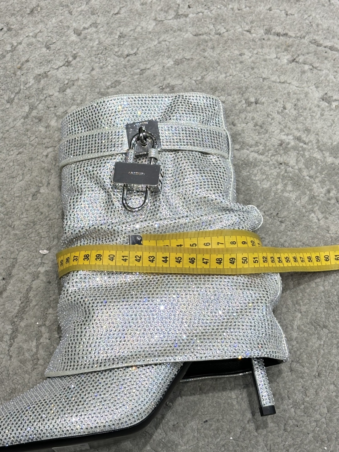 G277😀GIVENCHY纪梵希所见即所得新款时尚长靴骑士靴亮泽皮革靴原版1:1开发，腿部饰有皮革束带，搭配金属扣，侧面