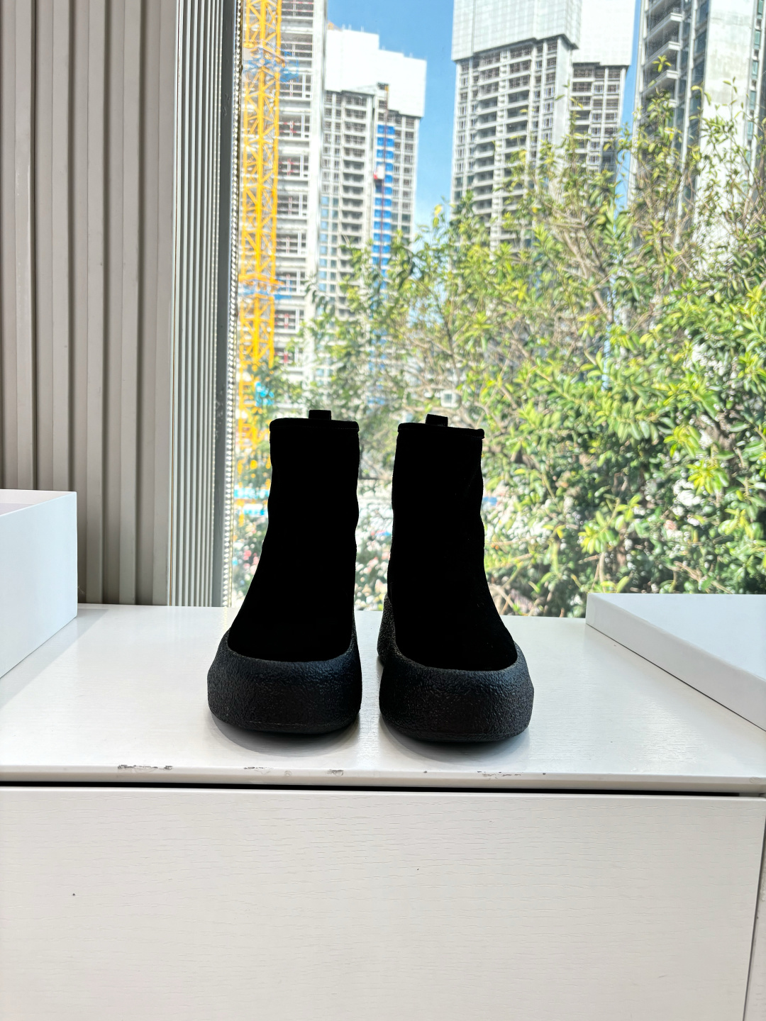 NO:612746,G009The row 25 new flat cotton-soled knight boots. It is rare to see a model that is so fine and tolerant to the feet. It modifies the foot shape properly without losing its unique charm. It is convenient and convenient to put on the feet. It is also very comfortable and has no problem in daily wear. It is super versatile!  Imported cowhide frosted upper, fur lining, outsole, original genuine leather sole Size: 35-40 (40, custom made, non-refundable), snow boots, boots, cowhide19860909G009The row 25新款平底棉鞋骑士靴很少会看到一款会做到这么精细、而且对脚的包容性特别强,把脚型修饰得妥妥的,又不失独特韵味,上脚方便便捷,且非常舒适、日常穿都没有问题的、超级百搭！ 鞋面进口牛皮磨砂 内里毛里 大底原版真皮鞋底 码数:35-40（40,订做不退换）,雪地靴,boots,cowhide,Women's Shoes