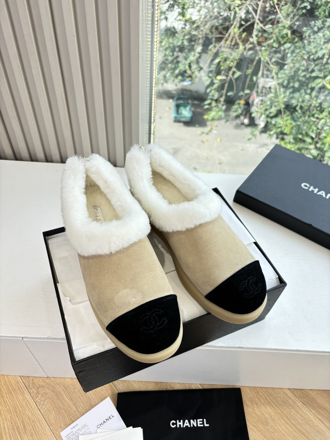 G059所见即所得CHANE*|小香25K早春新品复古格熊猫羊毛休闲鞋运动鞋简约黑白配色 勾勒永不过时的时尚轮廓 。精致 G059所见即所得CHANE*|小香25K早春新品复古格熊猫羊毛休闲鞋运动鞋简约黑白配色 勾勒永不过时的时尚轮廓 。精致