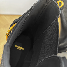 G678新款华伦天奴VALENTINO切尔西短靴带配以复古黄铜做旧效果VLOGO SIGNATURE搭扣开合 VALEN G678新款华伦天奴VALENTINO切尔西短靴带配以复古黄铜做旧效果VLOGO SIGNATURE搭扣开合 VALEN
