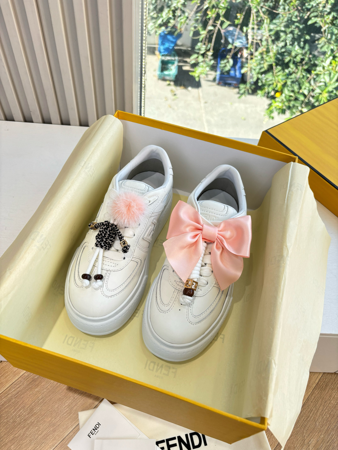 NO:612679,G036Fendi/Fendi 2025 Galeries Lafayette double F presbyopic splicing trendy white shoes low-top lace-up sneakers casual shoes original denim uppers original lining original outsole original foam sole shoe size women's size 35-41 (40-41 customized non-refundable), casual shoes/sports shoes, fendi, fendi, sneakers19860909G036Fendi/芬迪2025年款老佛爷双F老花拼接潮流小白鞋低帮系带板鞋休闲鞋 鞋面原版牛仔 内里原版内里 大底原版发泡鞋底 鞋码女码35-41（40-41定制不退不换）,休闲鞋/运动鞋,fendi,fendi,sneakers,Women's Shoes