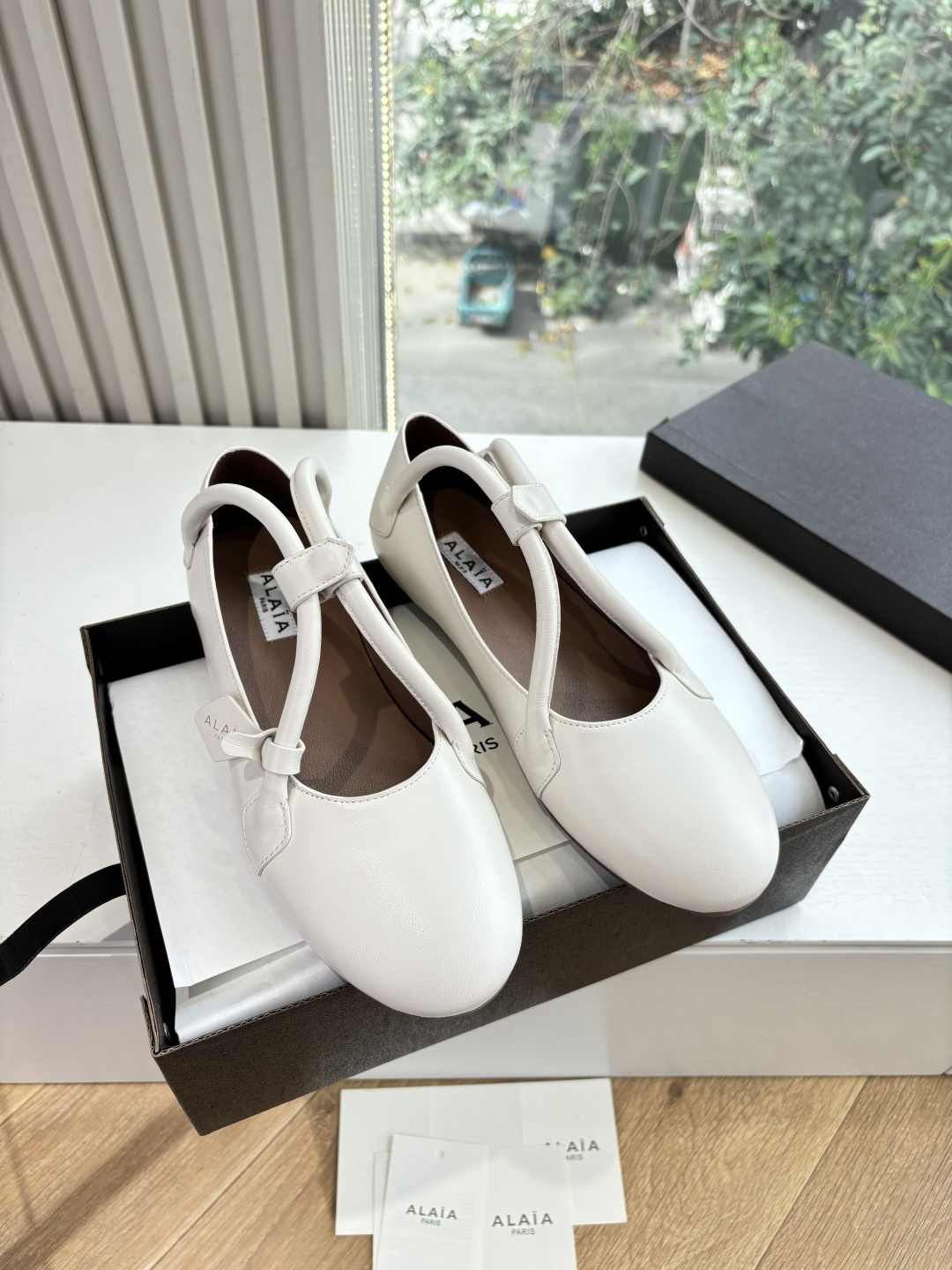 NO:615829,G241Alai* 25ss new model, pointed-toe high-heeled shoes that will make your heart flutter when you put them on. The transparent design shows off your leg length. Alaia love-loving high-heeled shoes. The loving design will simply capture the girlish heart of every woman. The material is tall and slim. When you put it on, you will feel like a princess on the run. It is very easy to wear and looks good!  My favorite high-heeled shoes of the year. Material nubuck leather. Sheepskin lining. Size: 35-39 (40.41 customized, non-refundable), ballet shoes, alaia, high heels, sheepskin.19860909G241Alai* 25ss新款穿上就会心动的尖头高跟鞋透明设计超显腿长 alaia爱心高跟鞋 爱心的设计简直就是会俘获每个女人的少女心 材质显高显细 穿上就觉得自己是在逃公主 特别好穿好好看！年度最爱的高跟鞋 材质磨砂皮 内里羊皮 码数:35-39（40.41定制不退换）,芭蕾舞鞋,alaia,high heels,sheepskin,Women's Shoes