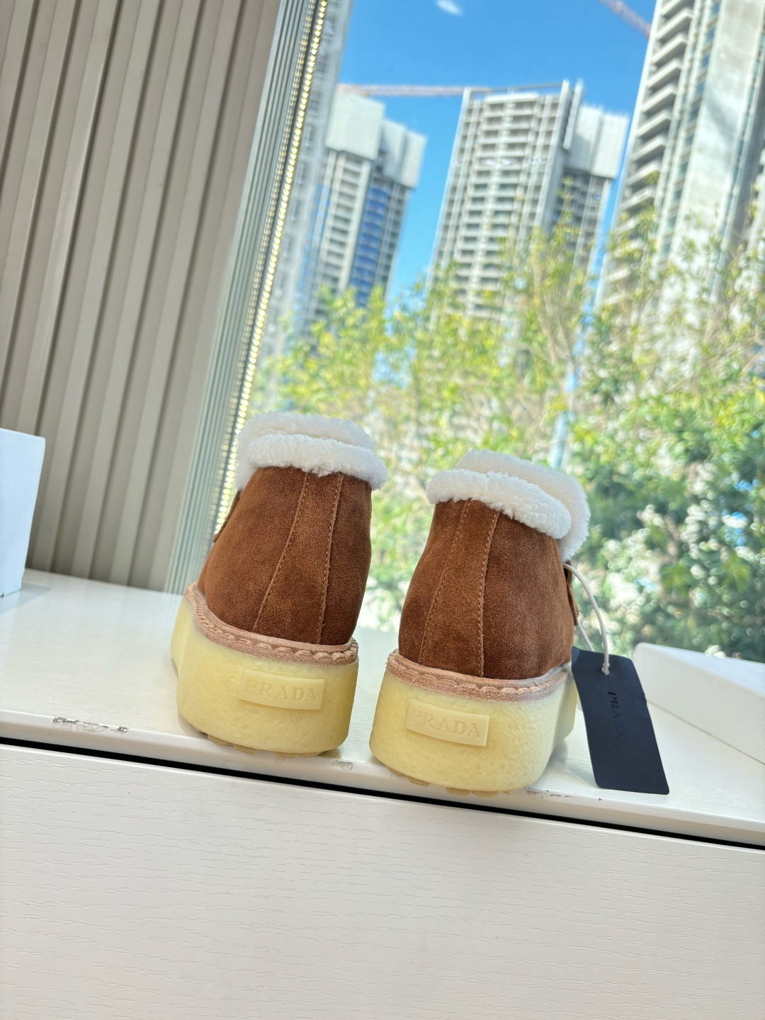 G036新色款所见即所得高帮款 低帮款 乐福鞋单鞋款！！PRADA 普拉达 三角标羊毛鞋，厚底靴 雪地靴 半拖鞋系！高级