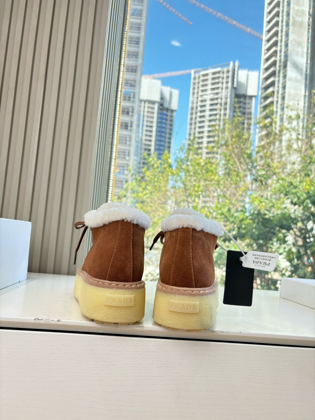 G036新色款所见即所得高帮款 低帮款 乐福鞋单鞋款！！PRADA 普拉达 三角标羊毛鞋，厚底靴 雪地靴 半拖鞋系！高级